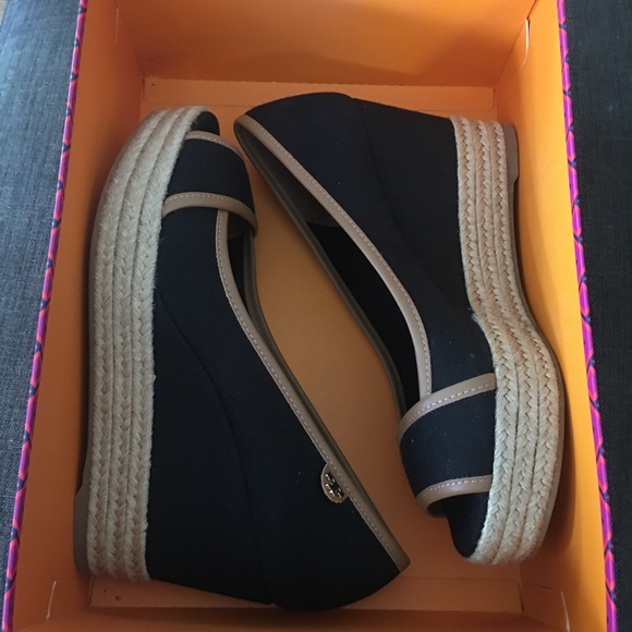 NEW!! Tory Burch ‘majorca’ logo peep toe wedge - Picture 7 of 8